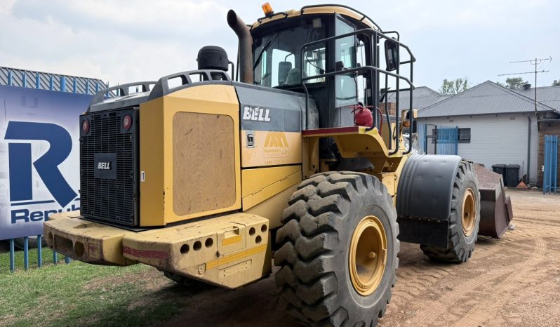 PRE-OWNED BELL L2106E FRONT END LOADER full