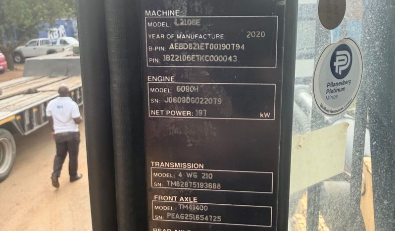 PRE-OWNED BELL L2106E FRONT END LOADER full